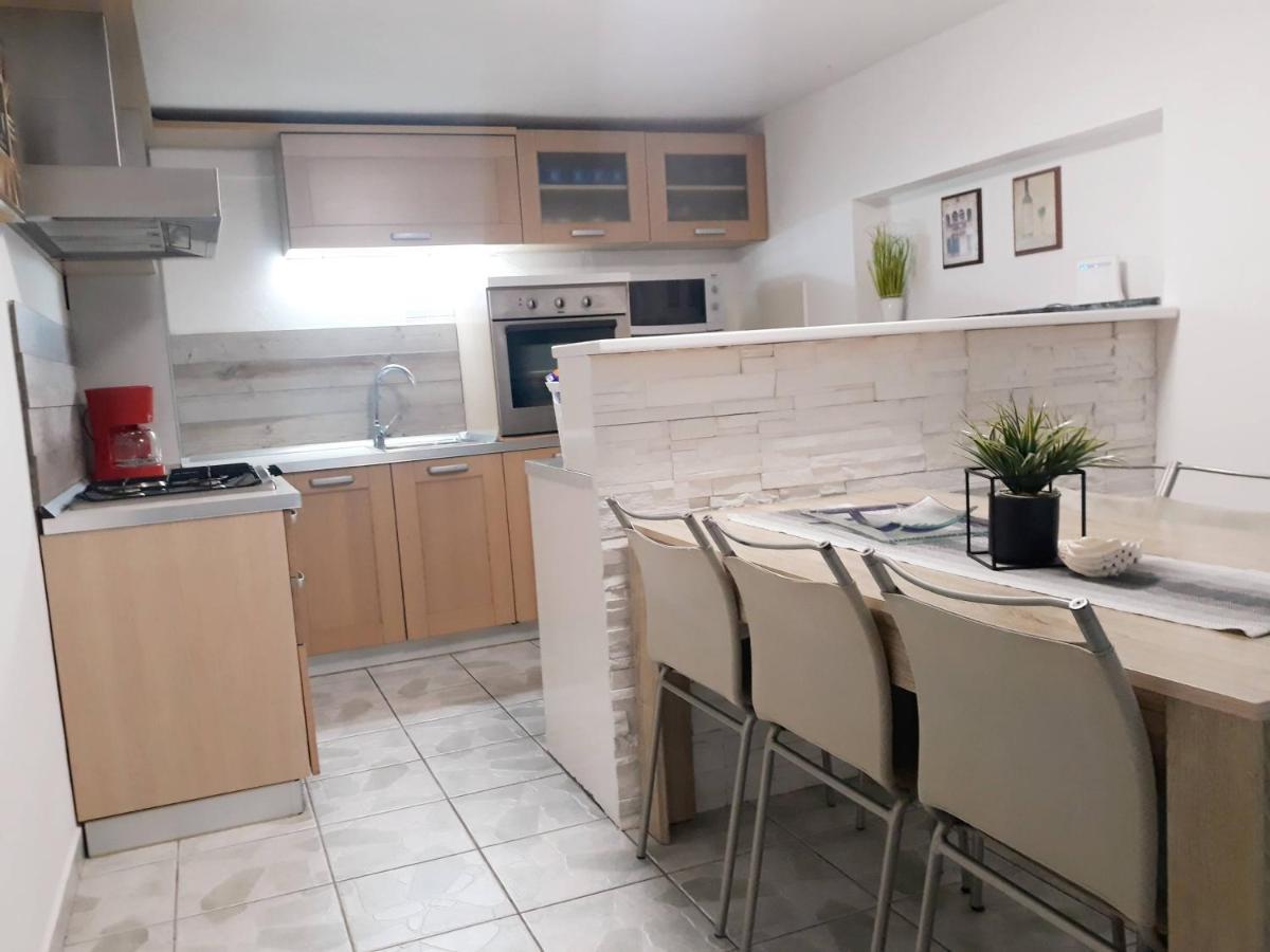 Villa Mihaela - Apartment Ana Cesarica Bagian luar foto