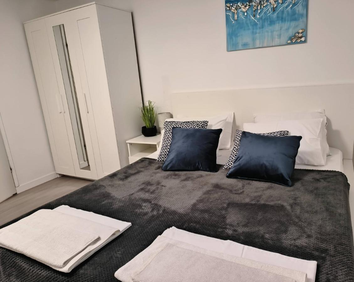 Villa Mihaela - Apartment Ana Cesarica Bagian luar foto